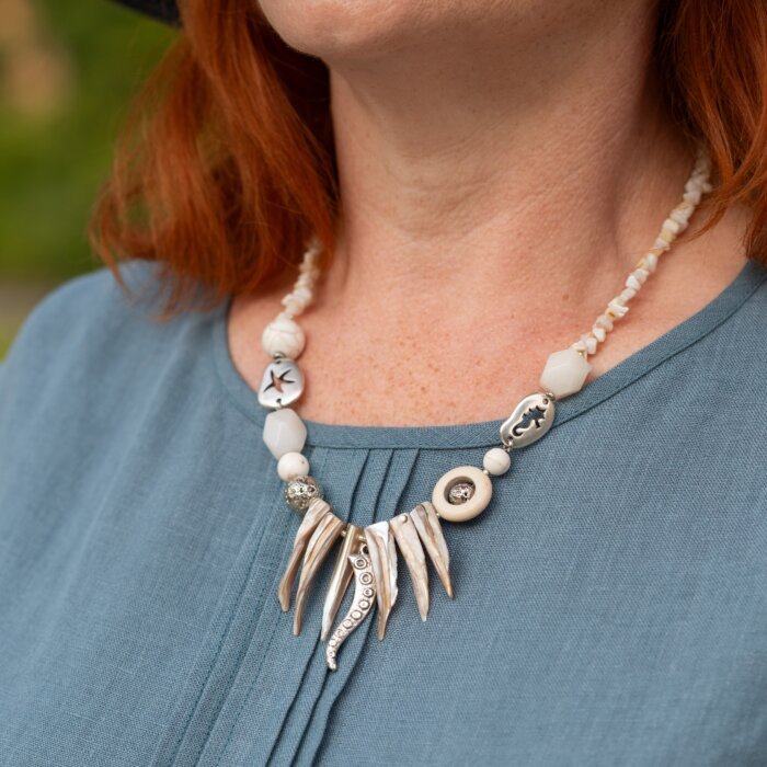 Necklace with shell, howlite and silver plated lava