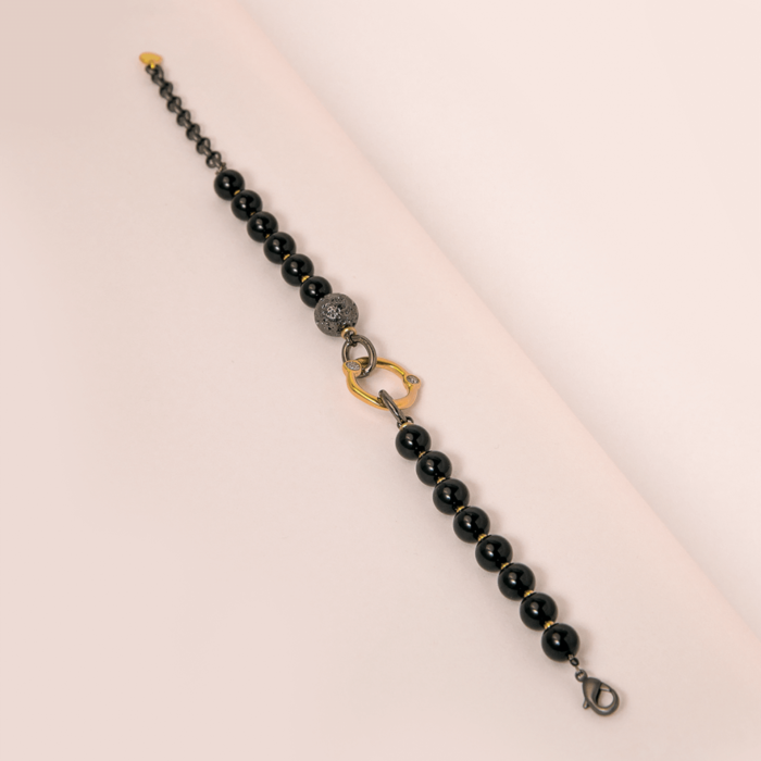 4M7A0093 Juodo obsidiano ir lavos apyrankė su auksu dengtu akcentu su Swarovski kristalais