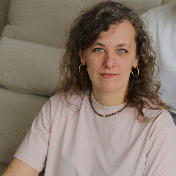 Auksu dengti auskarai rinkės