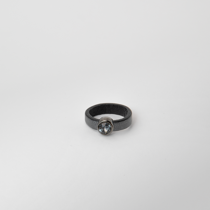 4M7A9914 Gray natural leather ring with Swarovski crystal