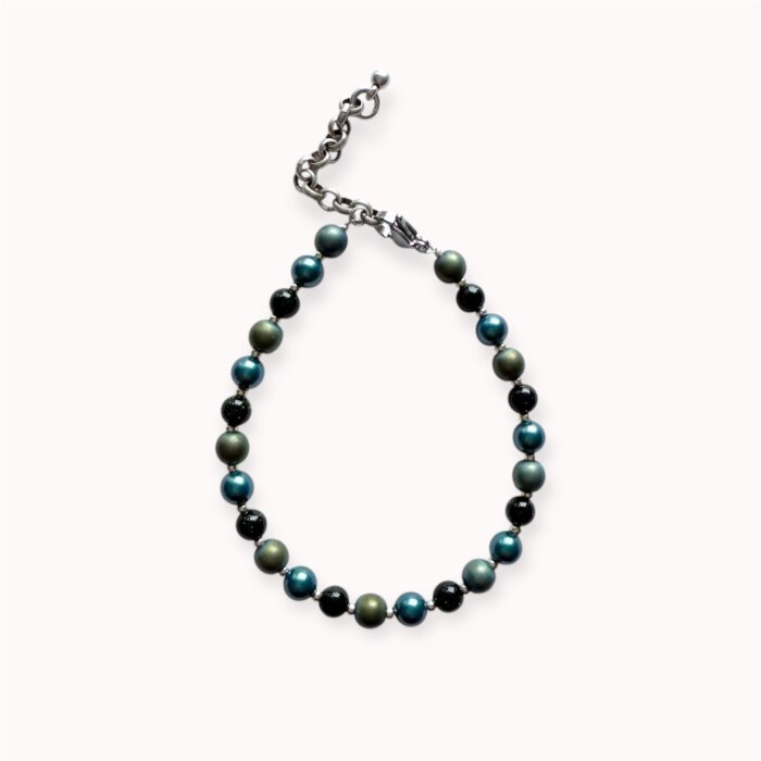 Green beaded bracelet with onyx, hematite and Swarovski pearls