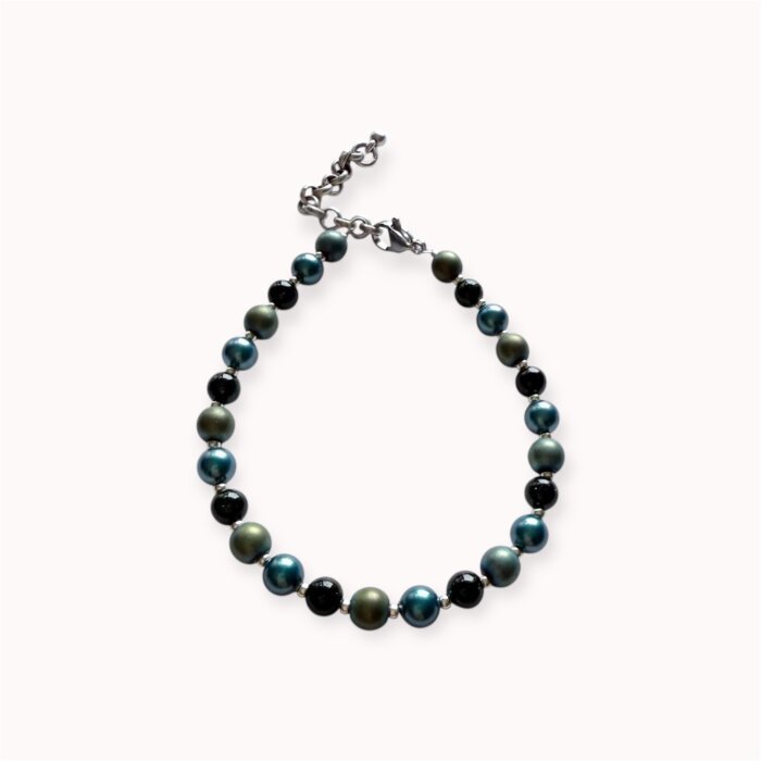 Green beaded bracelet with onyx, hematite and Swarovski pearls
