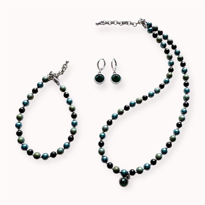 Green necklace, bracelet and earrings set