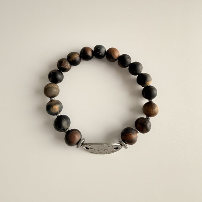 Ruda tigro akies apyranke su sidabru dengtu akcentu