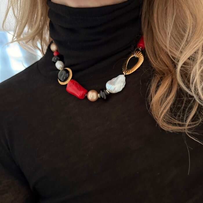 Red and white coral and pearls necklace