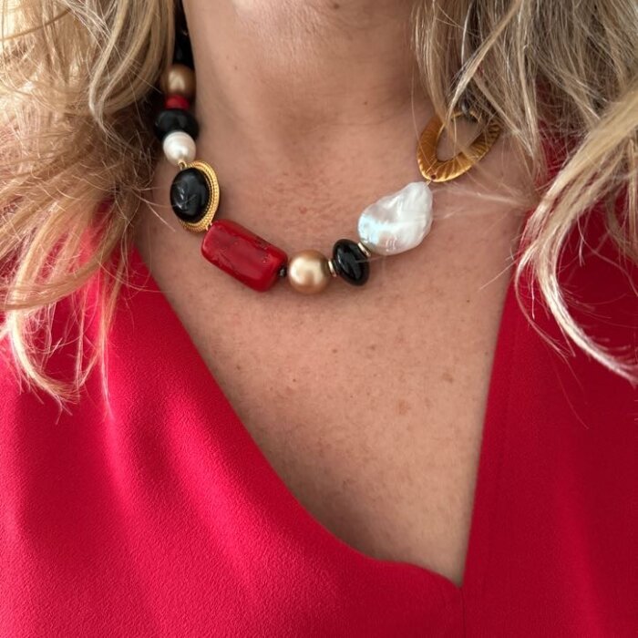 Red and white coral and pearls necklace