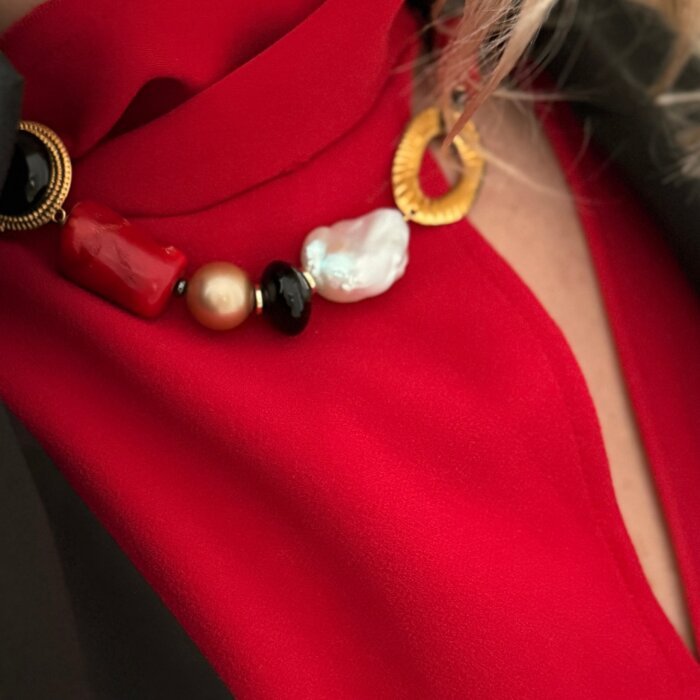 Red and white coral and pearls necklace