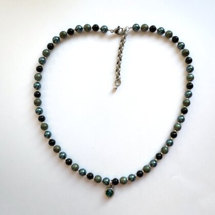 Minimalist necklace with Swarovski pendant