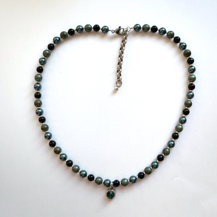 Minimalist necklace with Swarovski pendant