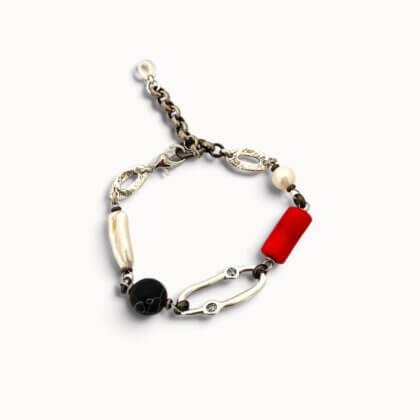 Apyrankė su perlais, marmuru, koralu ir Swarovski kristalais