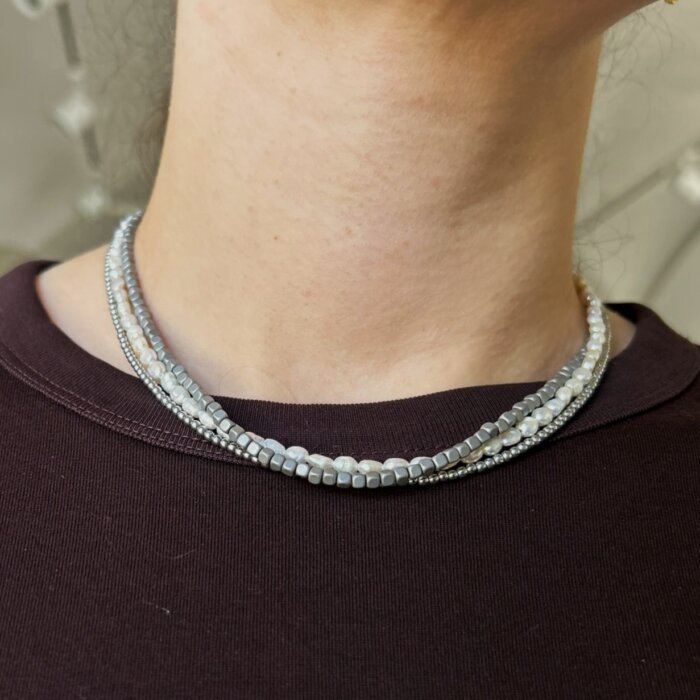 Pilkas trigubas vėrinys