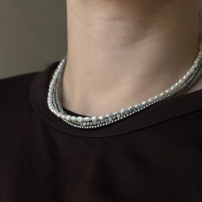 Pilkas trigubas vėrinys