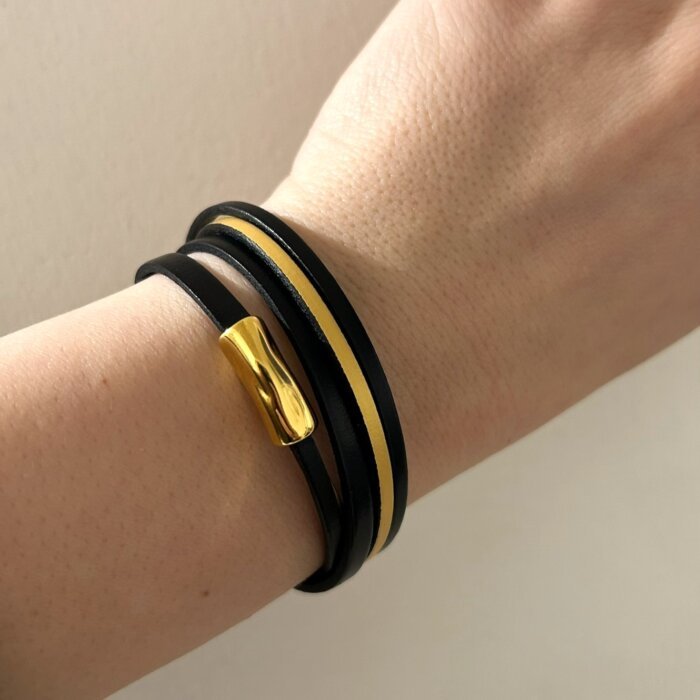 Juoda ir auksinė natūralios odos apvyniojama apyrankė