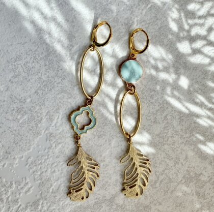 Mėlyni asimetriški auskarai