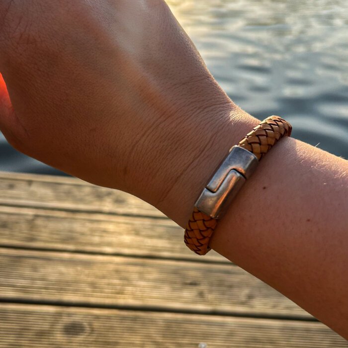 bracelet Brown natural leather braided bracelet with magnetic clasp