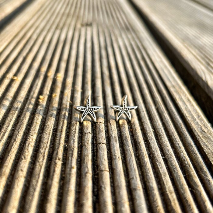 Starfish stud earrings
