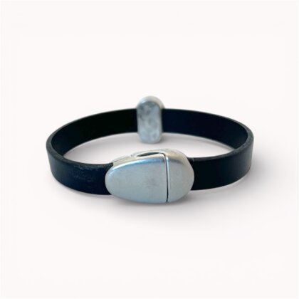 Black natural leather bracelet with swarovski crystal