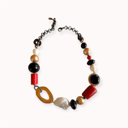 Red and white coral and pearls necklace