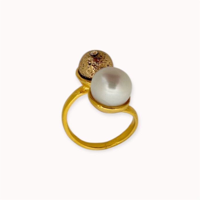 Double ring with lava and pearl