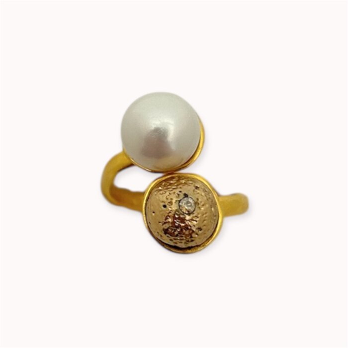 Double ring with lava and pearl
