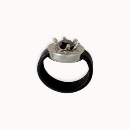 Juodas natūralios odos žiedas