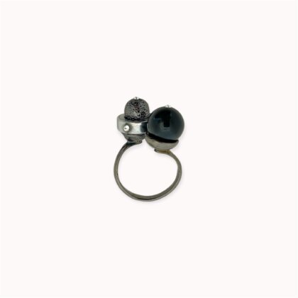 Double ring with onyx, lava and hematite