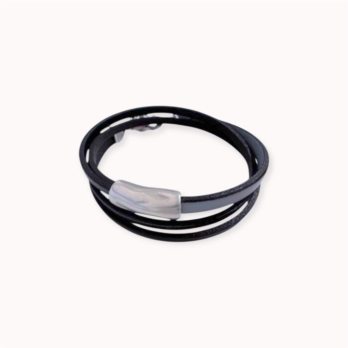 pilka-apyranke Pilka natūralios odos apvyniojama apyrankė