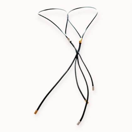 Juodas natūralios odos kaklo papuošalas