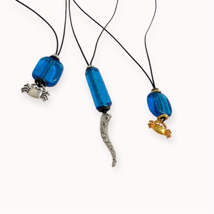 Natūralios odos pakabukas su indišku stiklu