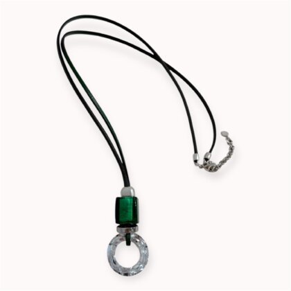 Žalias natūralios odos pakabukas