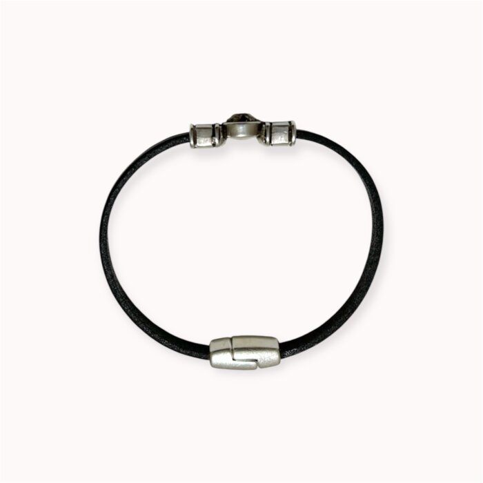 Juoda natūralios odos apyrankė su Swarovski kristalu