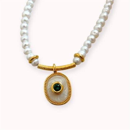 Perlų vėrinys su emaliuotu pakabuku su Swarovski kristalu