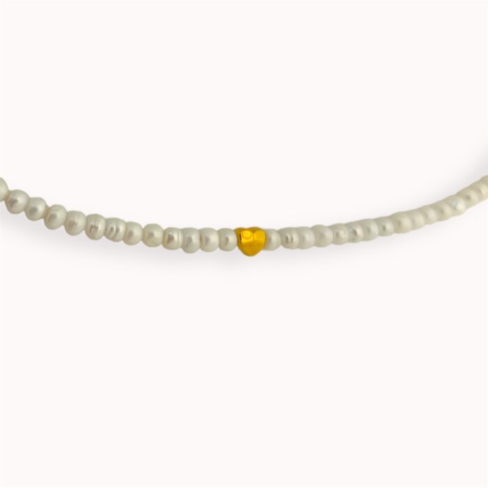 Perlų vėrinys su auksu dengtais akcentais