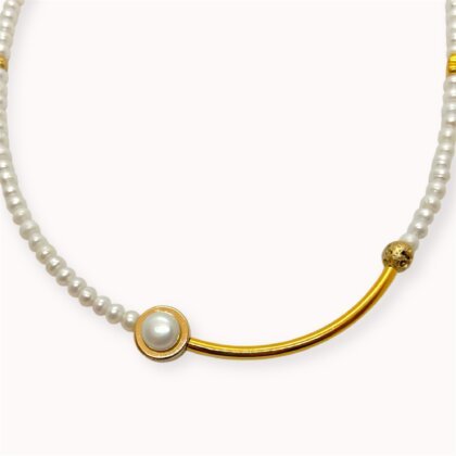 Pearl necklace with gold plated accents