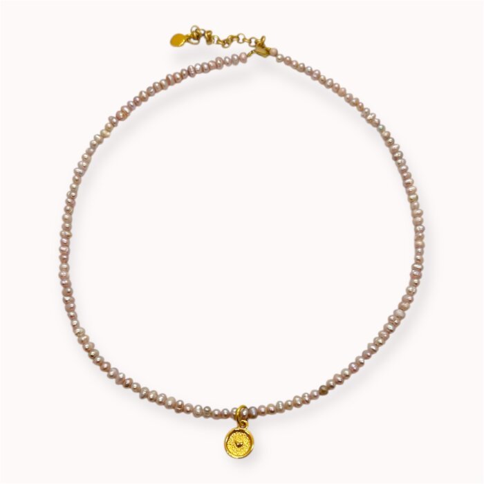 Rožinis perlų vėrinys su širdelės pakabuku