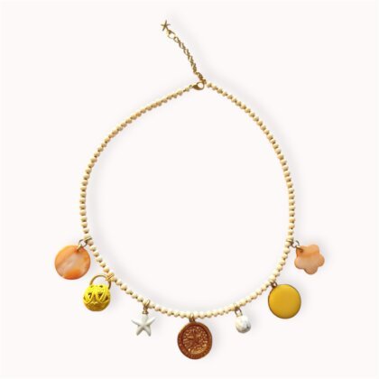 Geltonas vėrinys su pakabukais