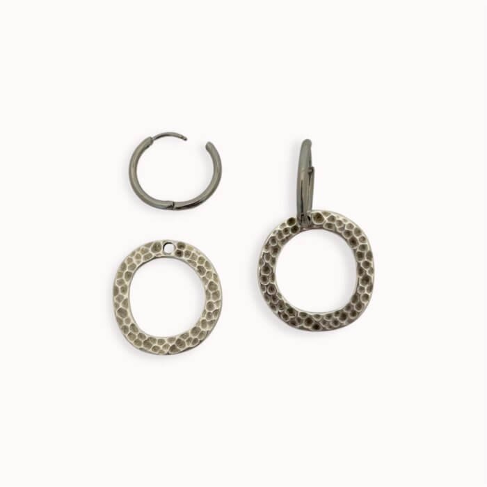 Sidabruoti auskarai rinkės