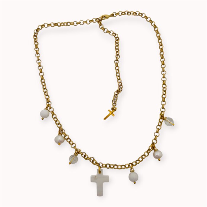 Grandinėlė su žadeito, stiklo, perlų ir kryželio iš kriauklės pakabukais