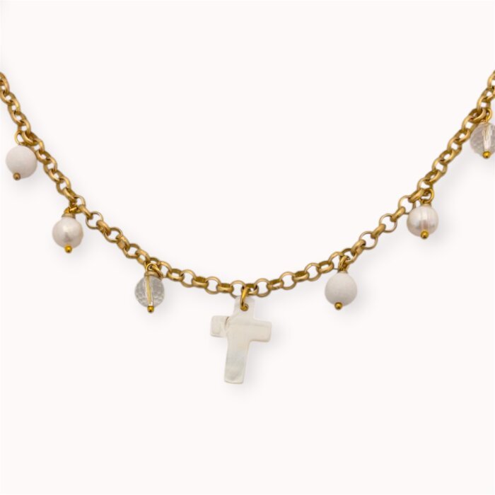 Grandinėlė su žadeito, stiklo, perlų ir kryželio iš kriauklės pakabukais