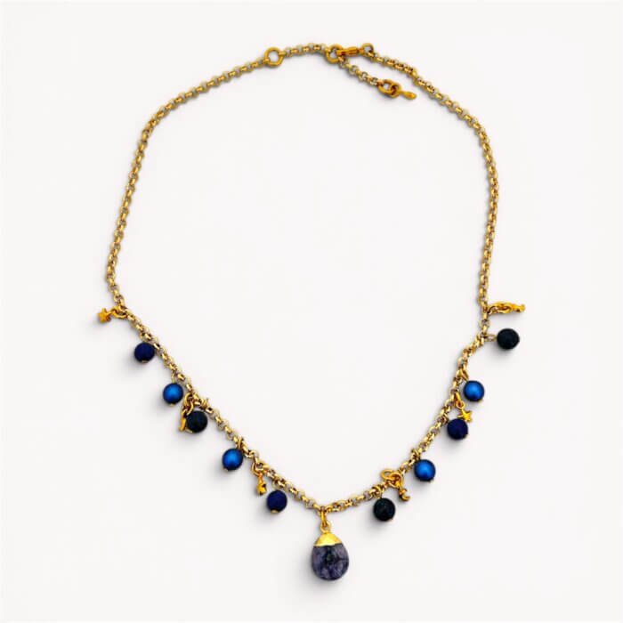 Chain with blue pearls, cairo night and lazurite pendants