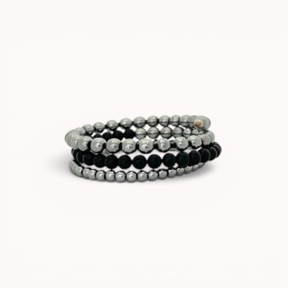 Juodo onikso ir pilko hematito apvyniojama apyrankė