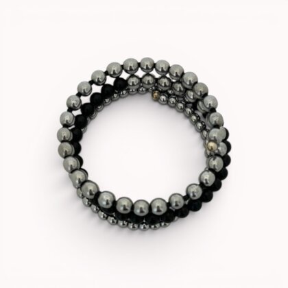 Juodo onikso ir pilko hematito apvyniojama apyrankė