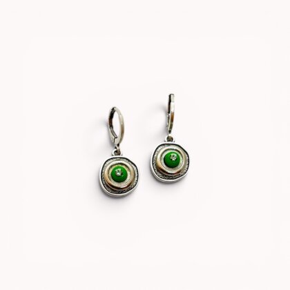 Žali sidabruoti kabantys auskarai su Swarovski kristalais