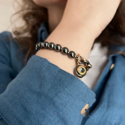 Hematito ir Swarovski kristalų apyrankė