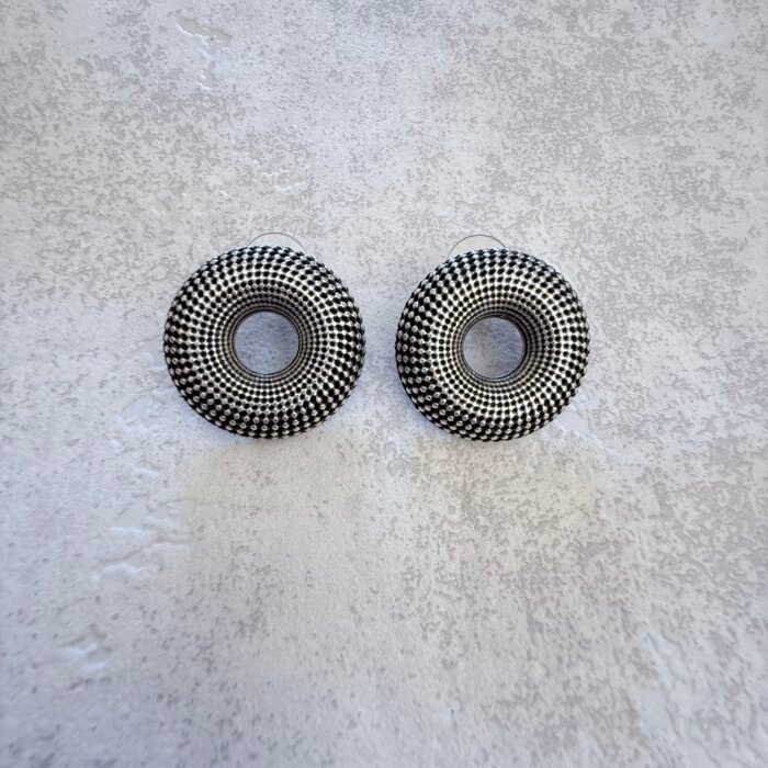 Textured round stud earrings