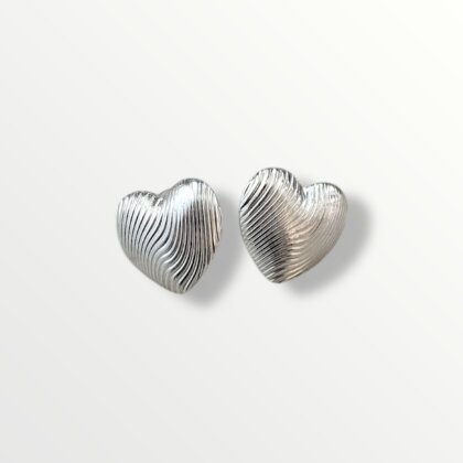 Stud earrings hearts