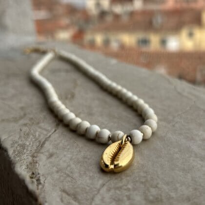 White howlite necklace with shell pendant